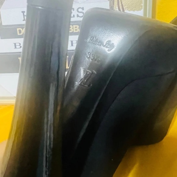 Louis Vuitton Heels - Picture 2 of 7